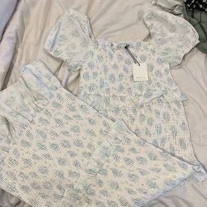 Cutie Mabel dress, stretchy material, blue/white floral puffer sleeve maxi